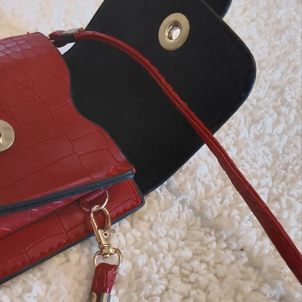 🌺 NEW Vegan Leather Cell Phone Case w/Crossbody Strap